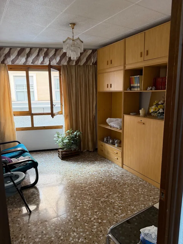 Piso con ascensor, 4 dormitorios, 2 baños, cocina 19 m2 con patio pisable, salon comedor, tres piezas a la calle. — 30