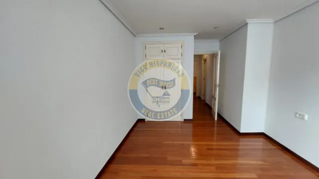 PISAZO DE LUJO CON GARAJE EN ROSALÍA DE CASTRO – VIGO — 31