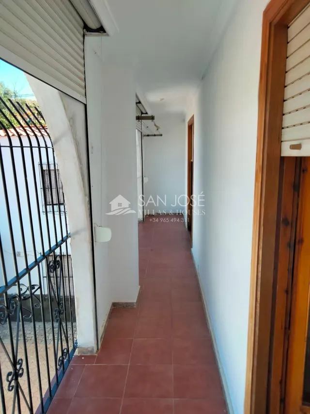 SE VENDE CHALET EN ELCHE — 29