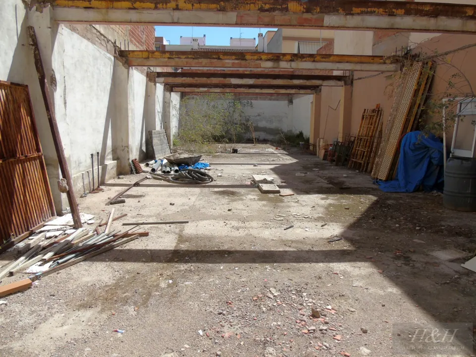 Se vende solar edificable en Zona Concordia.  / H H Asesores,  Inmobiliaria en Burjassot/