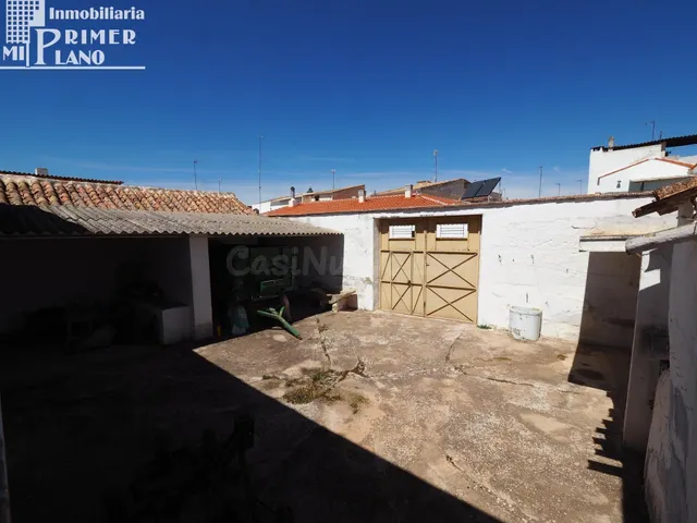 *Casa de planta baja de 297 m2, a dos calles con 14 metros f - foto 2
