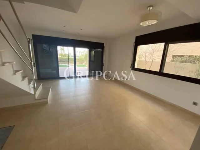 Fantastica casa apareada de 160 metros con tres plantas - foto 4