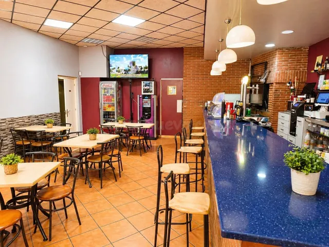 Bar Restaurante en pleno rendimiento , con vivienda incluida