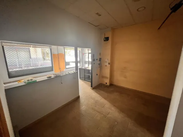 LOCAL COMERCIAL CON SALIDA DE HUMOS EN SENTMENAT — 6