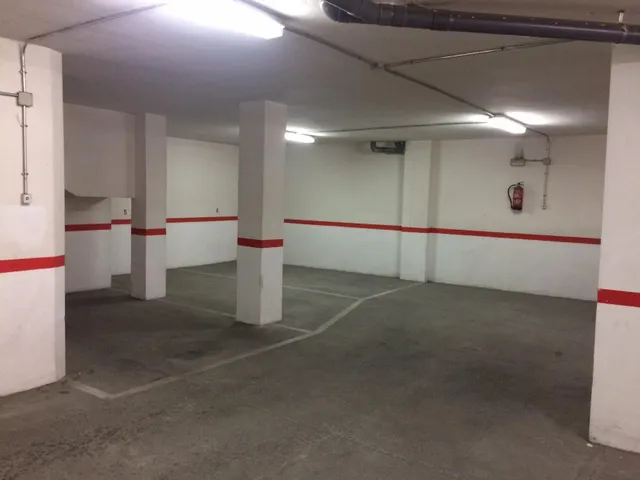 VENTA PLAZA DE GARAJE EN PLAZA DE ESPAÑA. — 2
