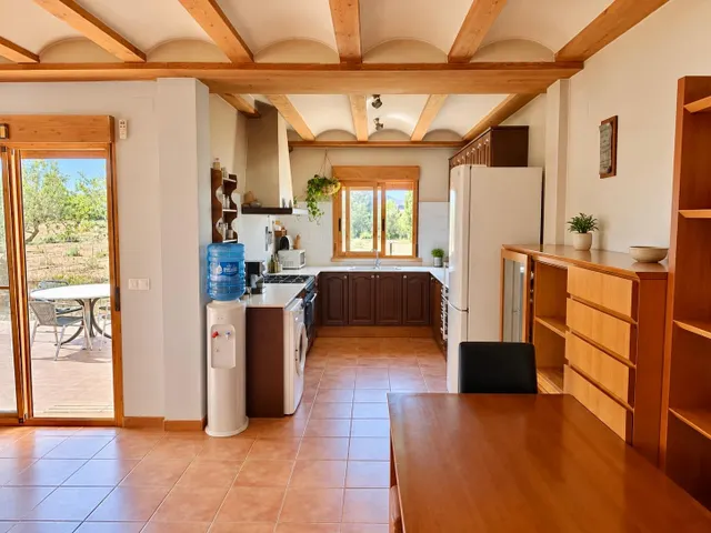 Finca de 11.000 m2 con 2 edificaciones y gran sala polivalente en Jérica — 6