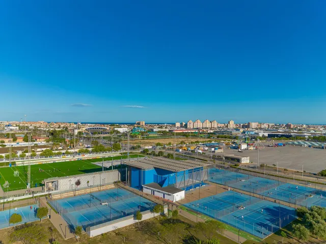 Bungalow planta alta reformado, en residencial con piscina comunitaria — 32