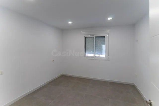 Apartamento en zona céntrica con plaza de parking y amplia t - foto 5