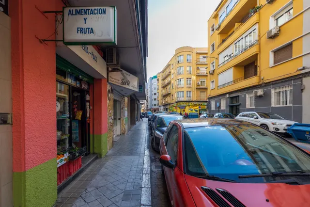 SE VENDE PEQUEÑO LOCAL, BARATO Y MUY CÉNTRICO JUNTO RECOGIDAS, IDEAL INVERSORES — 8