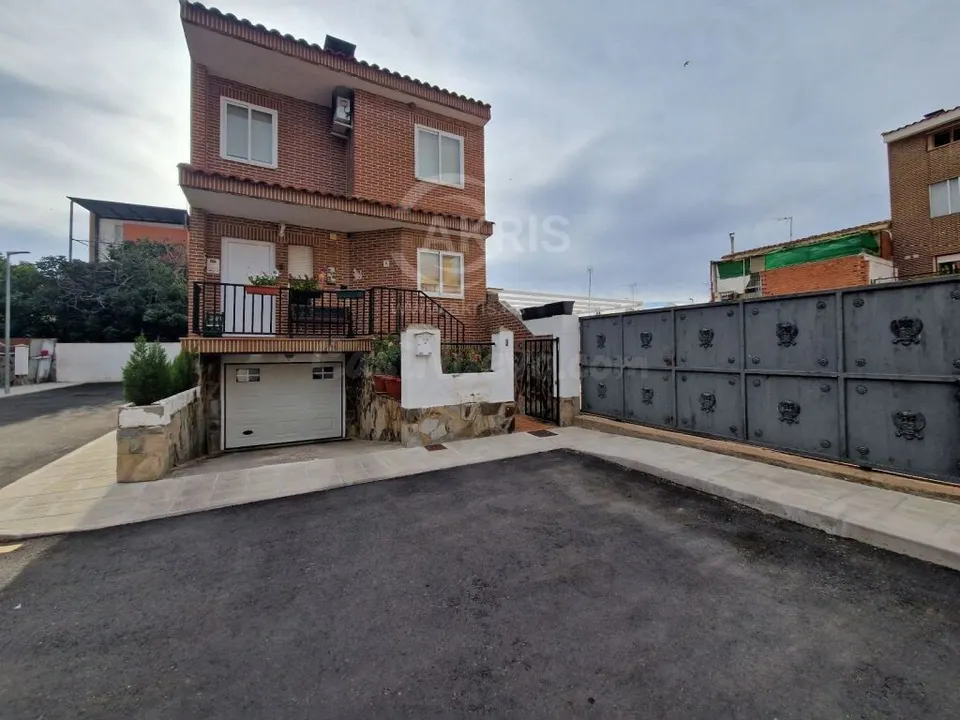 Chalet Pareado en Mocejon