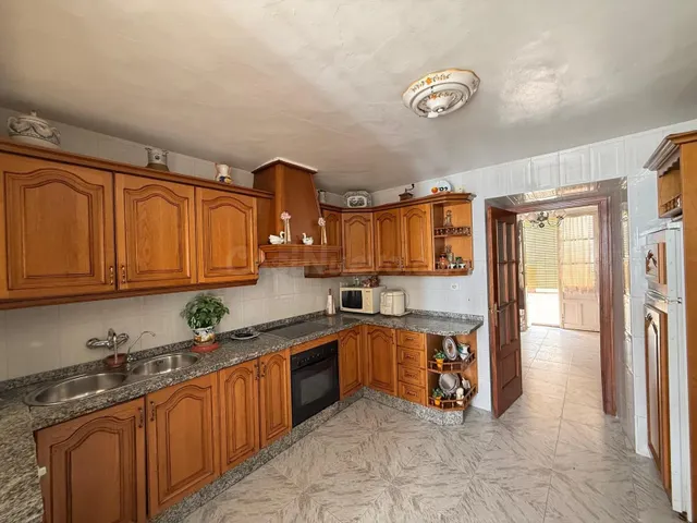 Casa señorial con gran fachada y patios en Benamejí (Córdoba