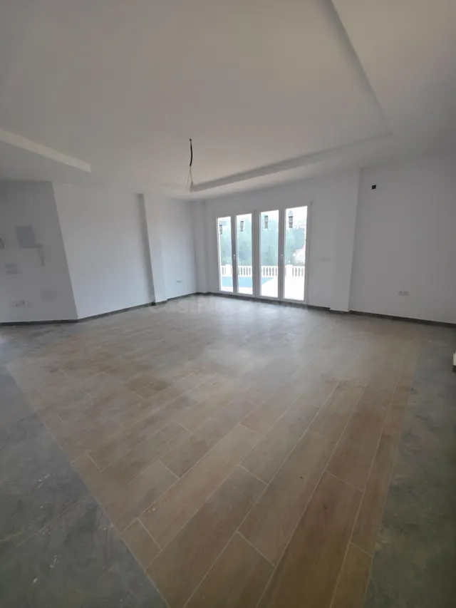 Villa independiente con amplia parcela y excelente ubicación - foto 5