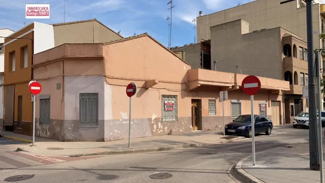 VENTA DE CASA EN BENIFAIO CHAFLAN SALIDA A DOS CALLES — 17