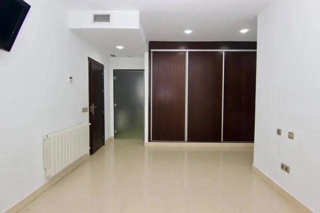 Alquiler larga estancia chalet con piscina — 28