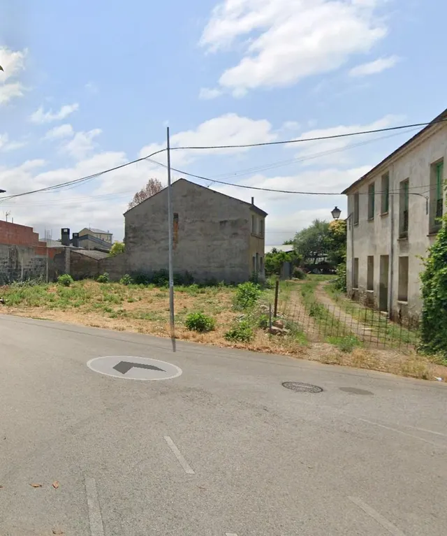 CASA CON TERRENO EN COLUMBRIANOS — 2
