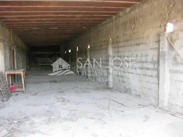 Inmobiliaria San Jose vende NAVE con terreno terciario en Ho - foto 4