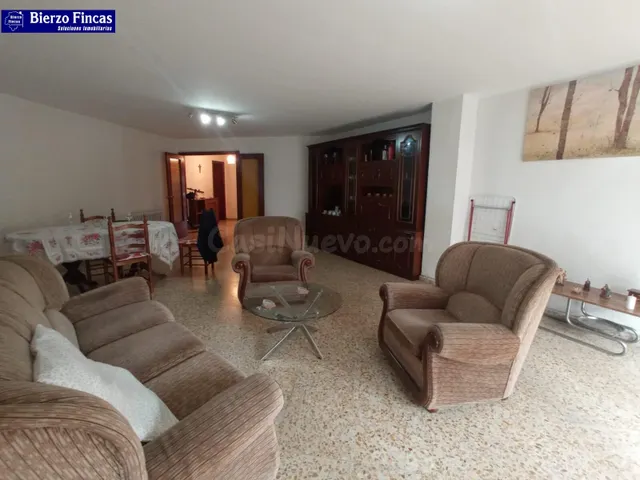 SE VENDE AMPLIO PISO EN PONFERRADA - foto 2