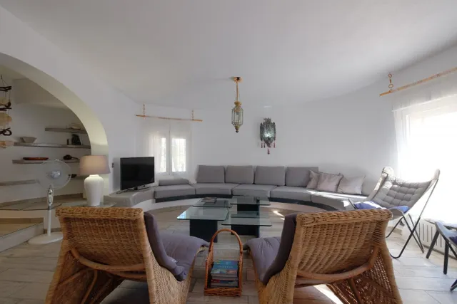 VILLA DE LUJO COMPUESTA POR 3 APARTAMENTOS INDIVIDUALES, TODO DE PRIMERA CALIDAD CON VISTAS AL MAR — 24