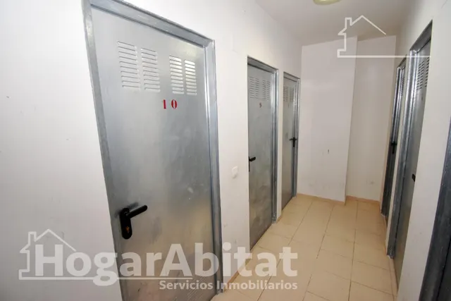 ESPACIOSO PISO CON DOS PLAZAS DE GARAJE Y DOS TRASTEROS EN EL CENTRO — 46
