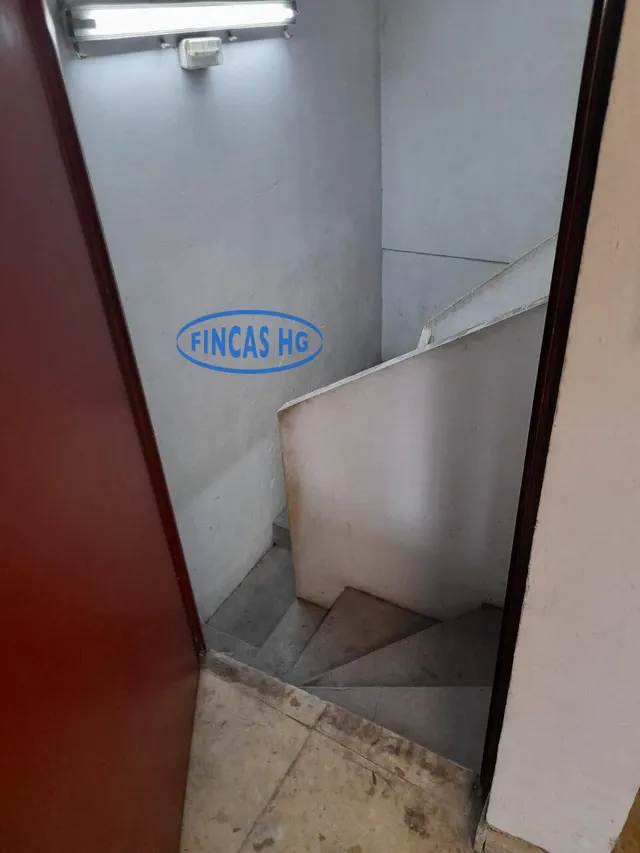 Gran local comercial haciendo esquina de 220m2. en el barrio de Los Ángeles — 7