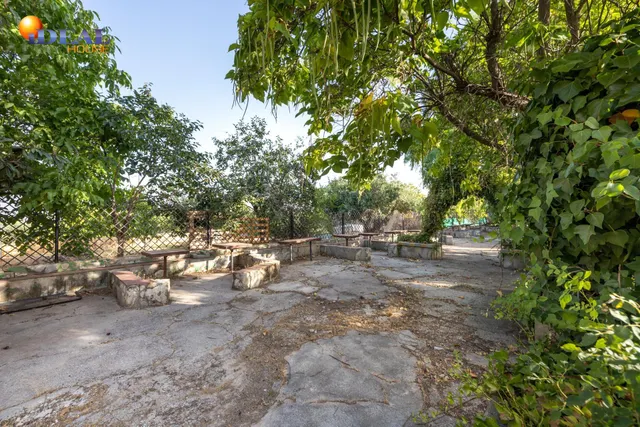 Terreno urbanizable, actualmente hay un restaurante. — 36