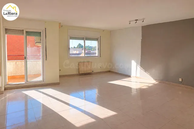 BUENA OPORTUNIDAD - PISO CON ASCENSOR Y 3 habitaciones. - foto 2
