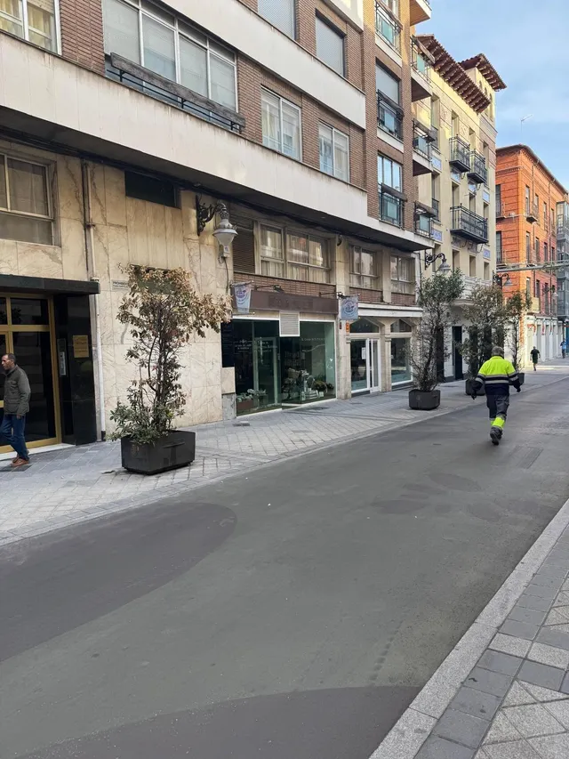Amplia Oficina en Venta - Calle Claudio Moyano, Valladolid — 16