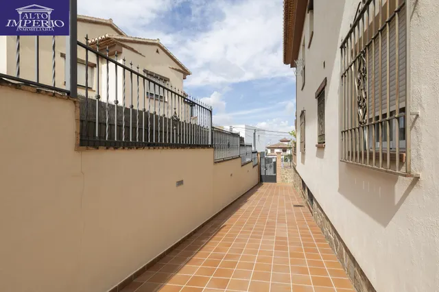 Ático en venta en La Zubia — 25