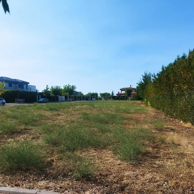 Parcela 877m2 en urbanización Bosque Real, situación estraté - foto 5