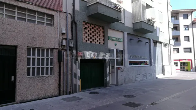 Local comercial 75m² en alquiler - Kaleberria al lado BBVA - foto 4