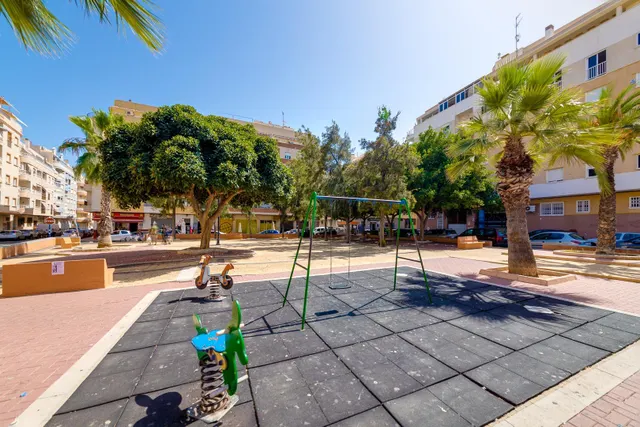 Apartamento de 1 dormitorio con orientación este en el centro de Torrevieja!!! — 22