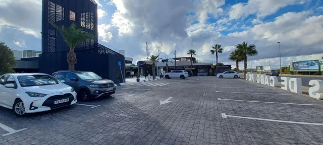 Se alquila por largo tiempo plazas de parking ( garaje ) en lomas de cabo roig ( orihuela costa) — 17