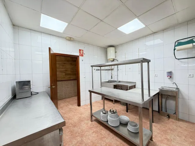 Local comercial 98m² en venta - Playa del Cura — 18