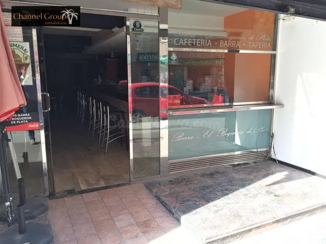 SE VENDE O TRASPASA BAR — 2