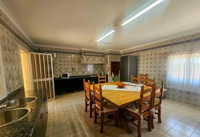 Exceptional Detached Corner Villa with Swimming Pool and Prime Location — 20