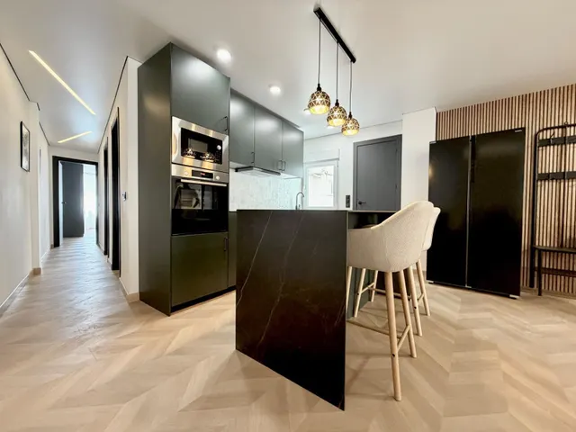 Apartamento reformado con terraza, Alicante, Torrevieja. 3 habitaciones | 110 m2 | A 400 metros del mar — 3