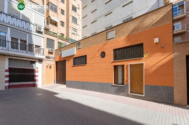 AMPLIA PLANTA BAJA JUNTO ARABIAL CON GARAJE — 20