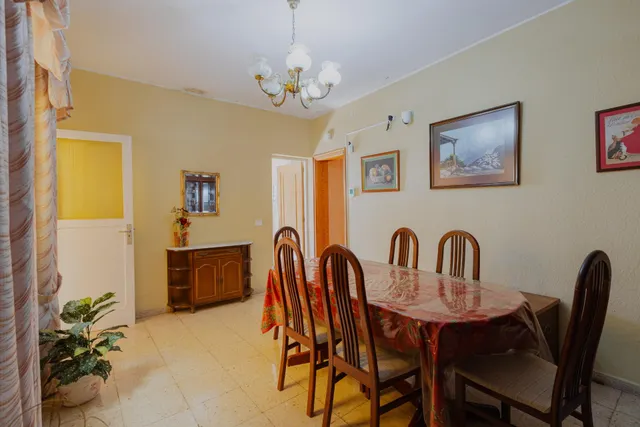 CASA UNIFAMILIAR CON TERRENO URBANO Y GRANDES POSIBILIDADES EN OFRA — 19