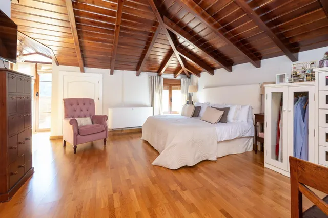 ESPECTACULAR CASA ADOSADA CON PISCINA INDEPENDIENTE — 24