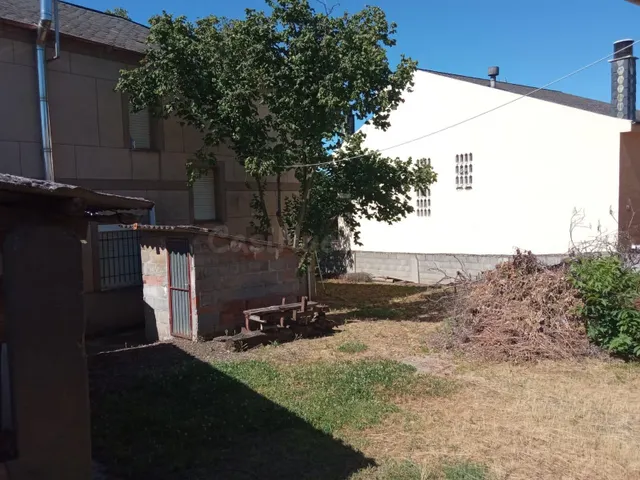 SE VENDE CASA PARA REFORMAR CON TERRENO URBANO EN CABAÑAS RA - foto 3