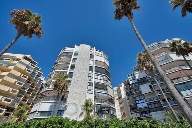 UNIQUE OPPORTUNITY IN THE HEART OF MARBELLA, FRONTLINE TO THE SEA WITH TOURIST LICENCE! — 23