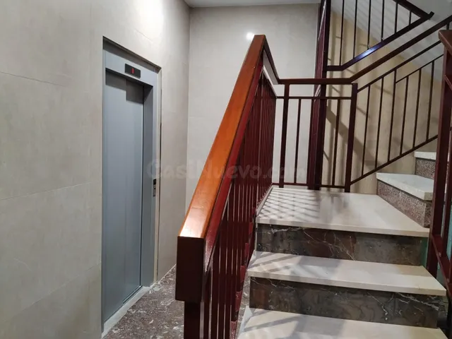 Piso de 77 m2 útiles. Distribuidos en tres dormitorios, salón, cocina, baño y zona de aparcamiento en la parte interior de la urbanización — 3