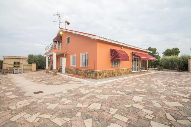 Chalet sito en Valverde con 6 habitaciones, 3 baños, piscina y garaje — 10