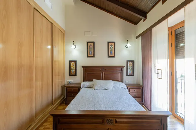 CASA ADOSADA EN LA CARTUJA CON SOTANO — 26