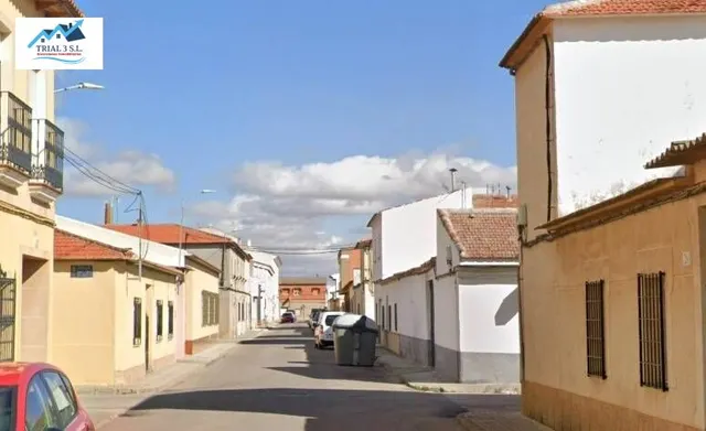 Venta de Casa Adosada en  Socuéllamos (Ciudad Real) — 2