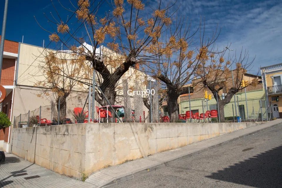Excelente terreno urbano a tres calles