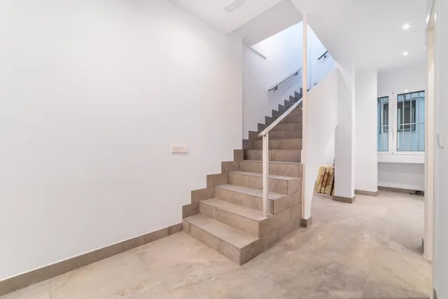 LOCAL COMERCIAL REFORMADO EN CALLE EDGAR NEVILLE — 15