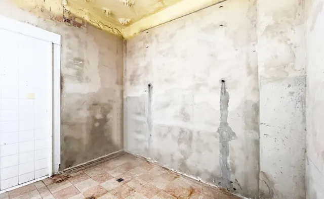 LOCAL COMERCIAL EN CÁDIZ CON MUCHAS POSIBILIDADES — 19