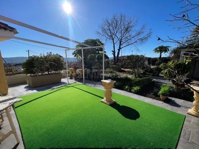 Chalet independiente con amplia parcela, jardín y gran terra