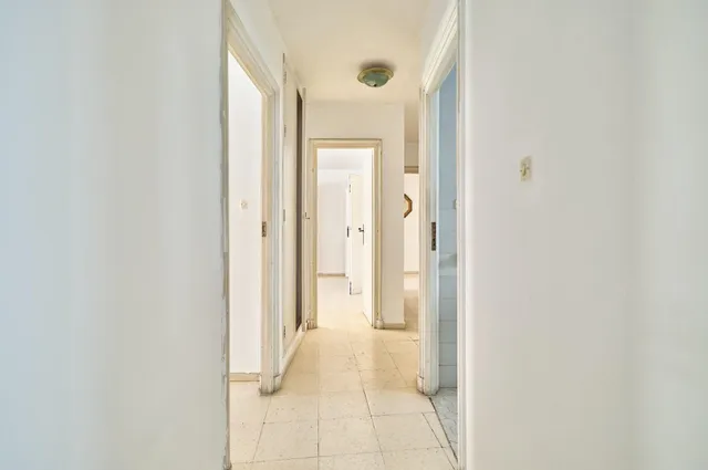 Piso en calle Tornería junto a Hotel María Luisa — 17